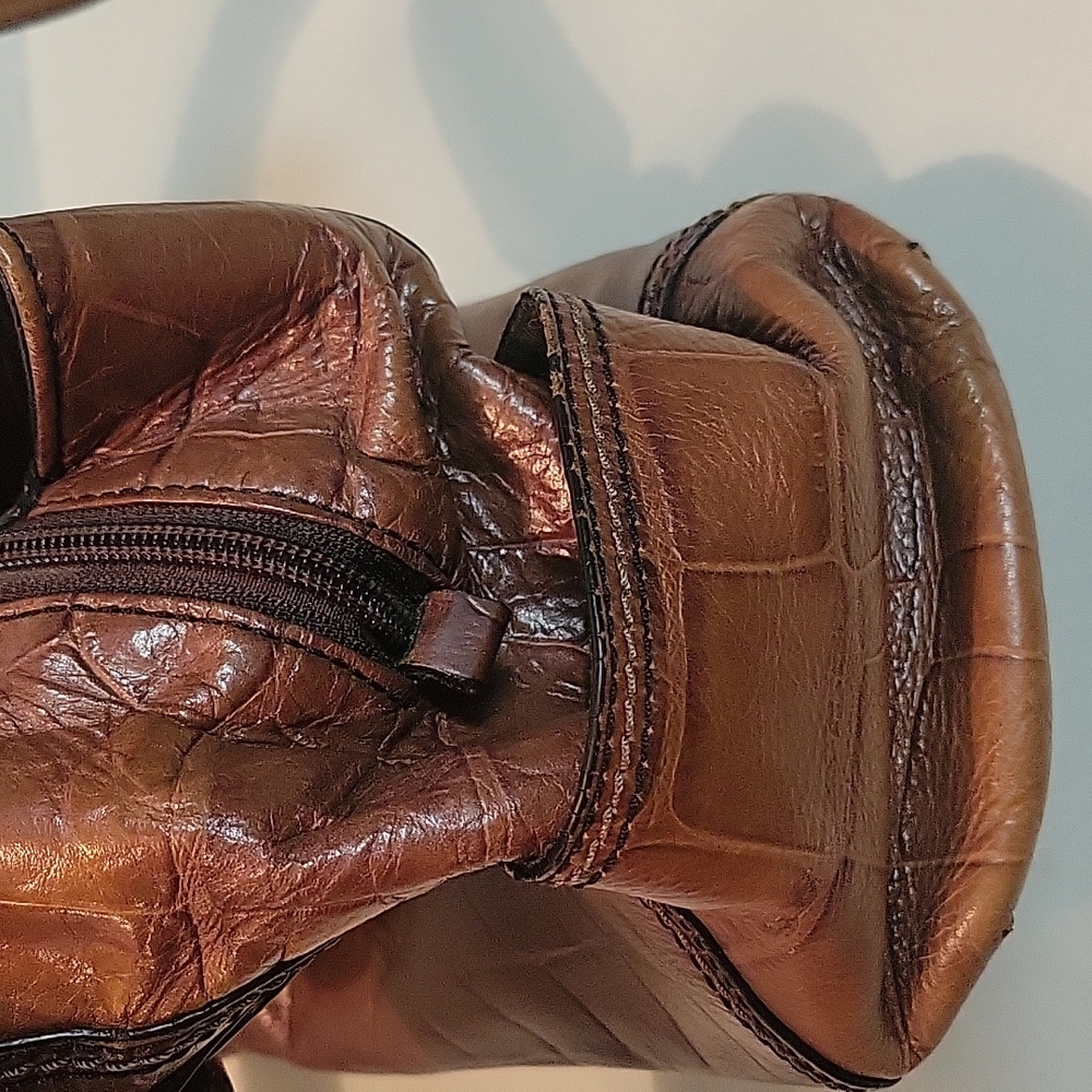 FOSSIL LEATHER HANDBAG. - Picture 13 of 16